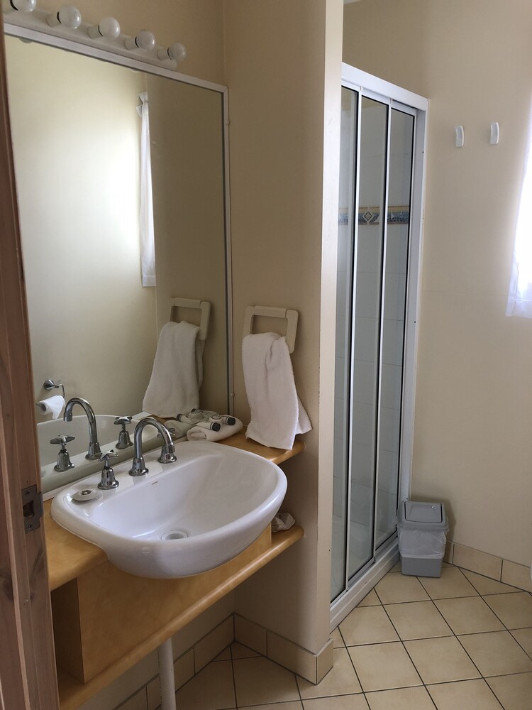 Pleasurelea Tourist Resort and Caravan Park