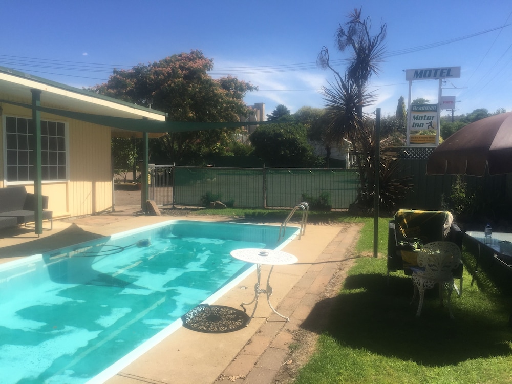 Bradman Motor Inn