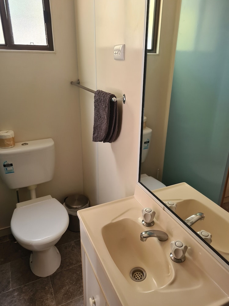 Bathroom amenities, Batemans Bay Holiday Park & YHA