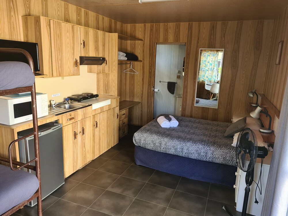 Batemans Bay Holiday Park & YHA