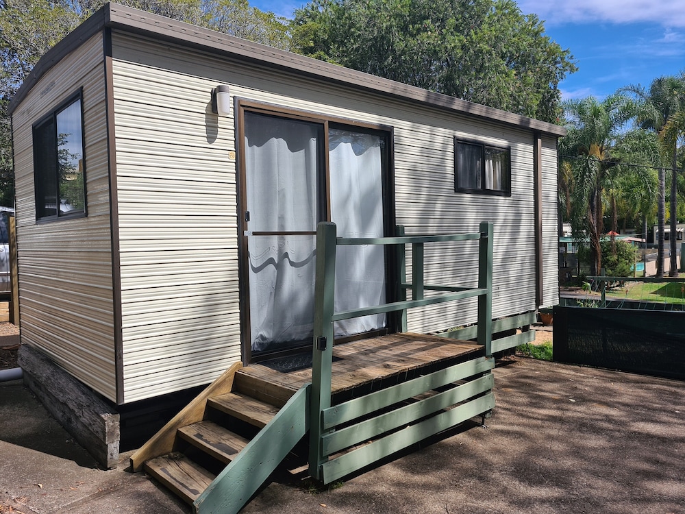 Room, Batemans Bay Holiday Park & YHA