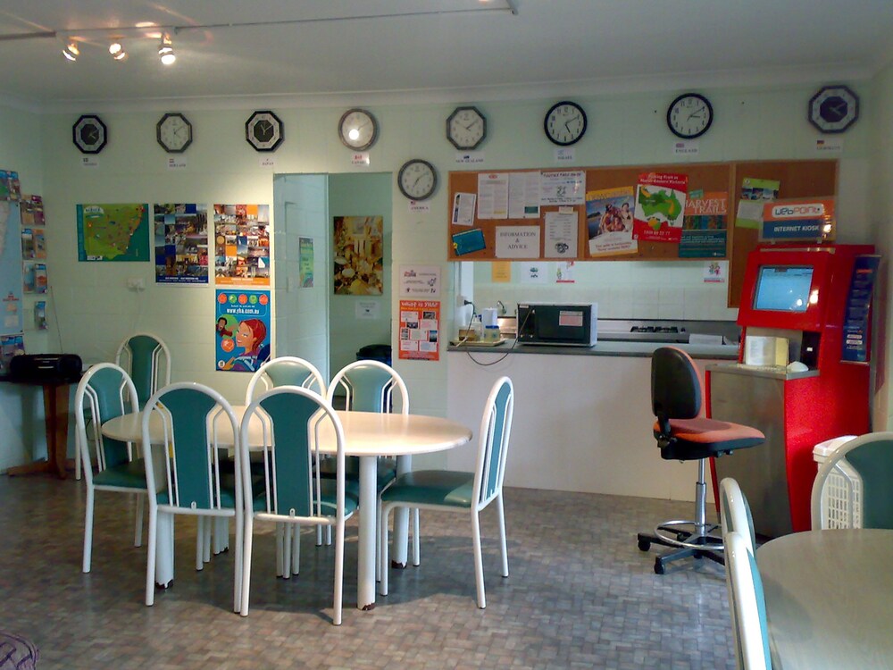 Batemans Bay Holiday Park & YHA