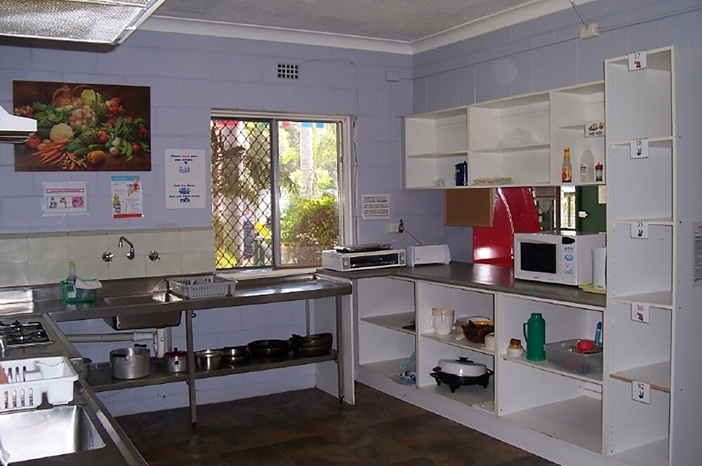 Batemans Bay Holiday Park & YHA