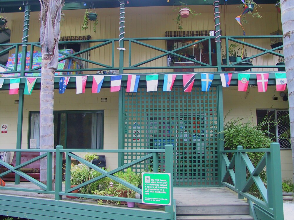 Batemans Bay Holiday Park & YHA