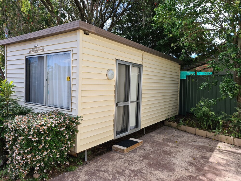 Batemans Bay Holiday Park & YHA