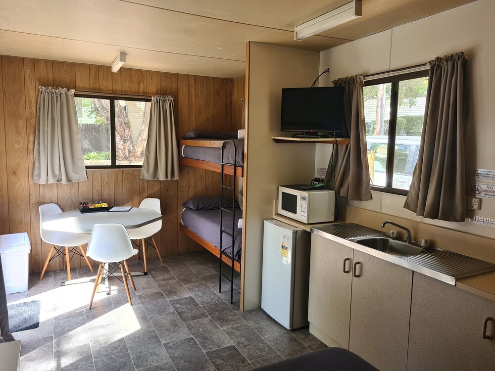 Batemans Bay Holiday Park & YHA