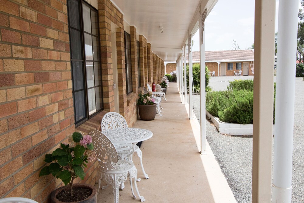 Porch, Colonial Motor Lodge Scone