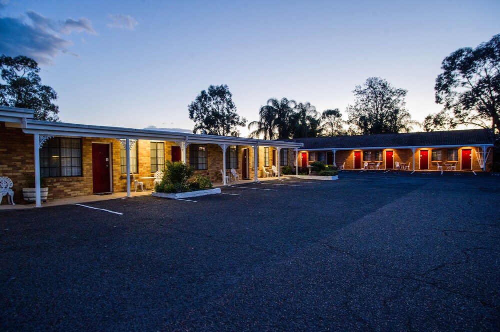 Property grounds, Colonial Motor Lodge Scone