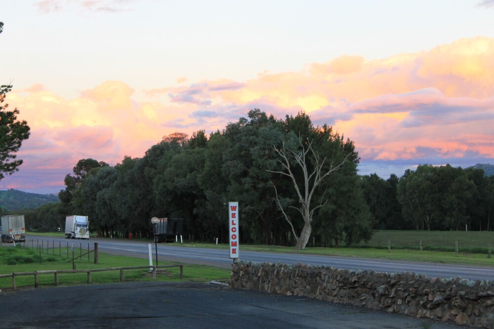 Jugiong Motor Inn Deals & Reviews (Jugiong, AUS) Wotif