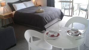 Iron/ironing board, free WiFi, linens