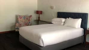 Iron/ironing board, free WiFi, linens
