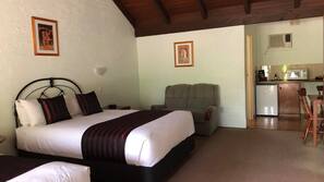 Iron/ironing board, free WiFi, linens