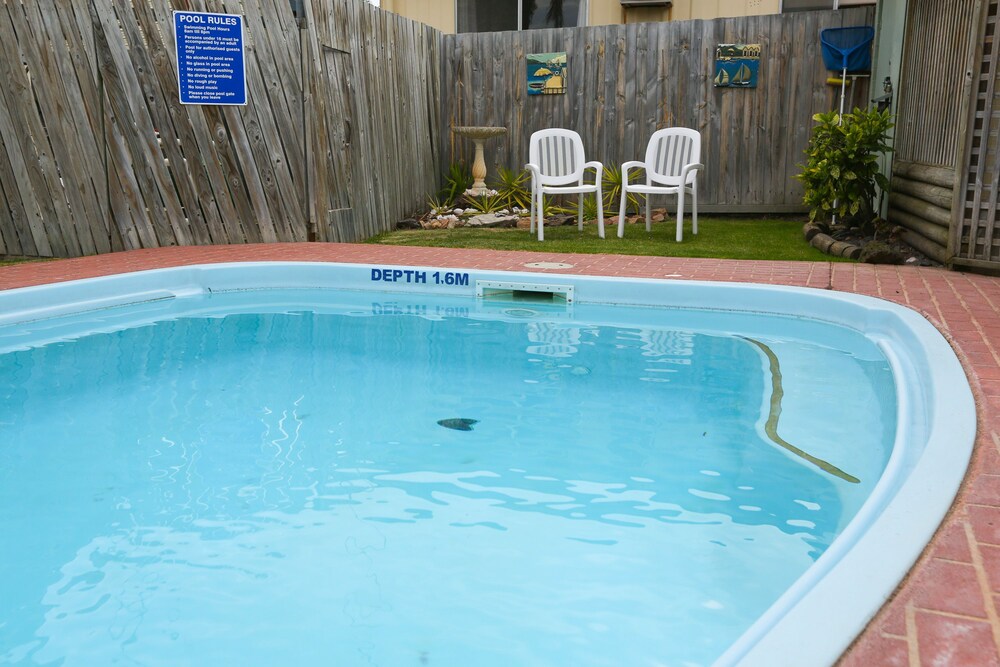 Lazy Acre Log Cabins In Lakes Entrance Cheap Hotel Deals Rates