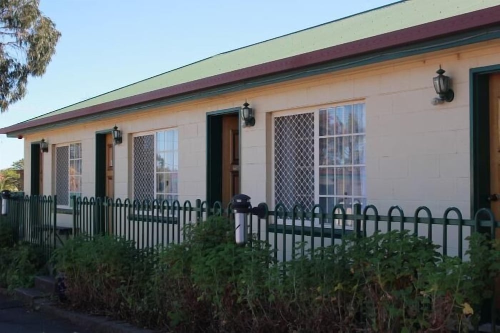 Peak Hill Golden Peak Budget Motel