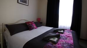 2 bedrooms, desk, iron/ironing board, wheelchair access
