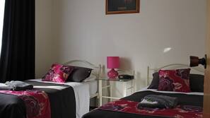 2 bedrooms, desk, iron/ironing board, wheelchair access