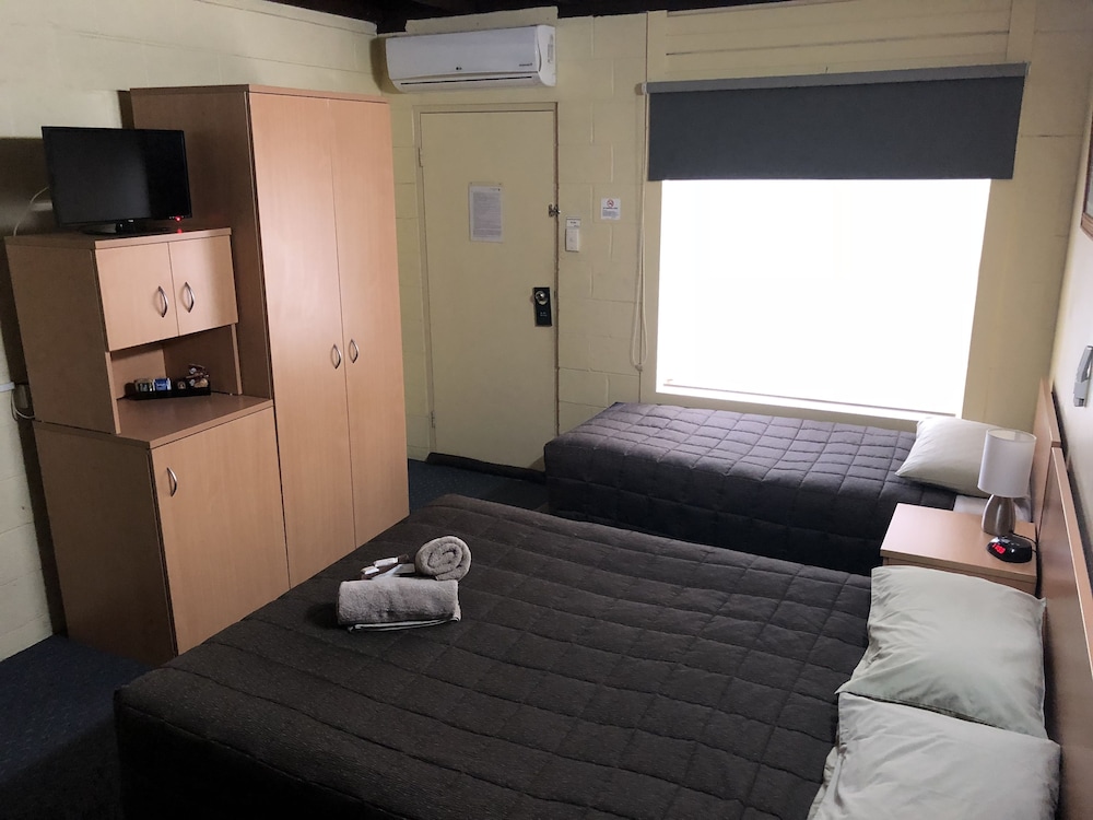 Benjamin Singleton Motel
