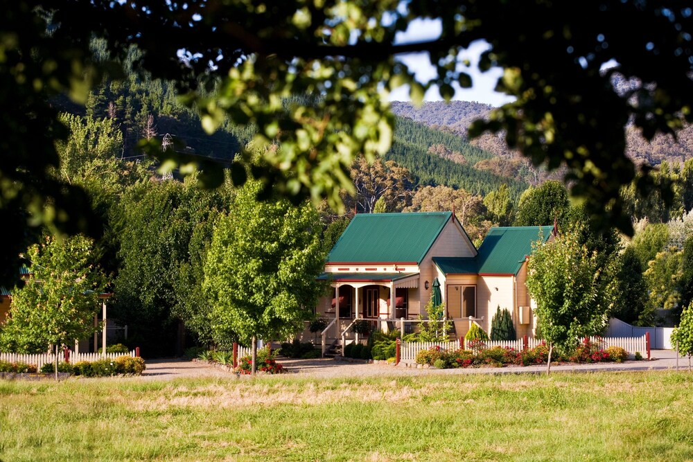 Autumn Abode Cottages