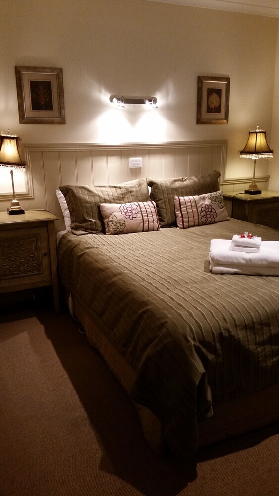 Autumn Abode Cottages