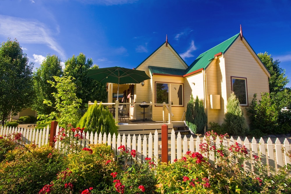 Autumn Abode Cottages