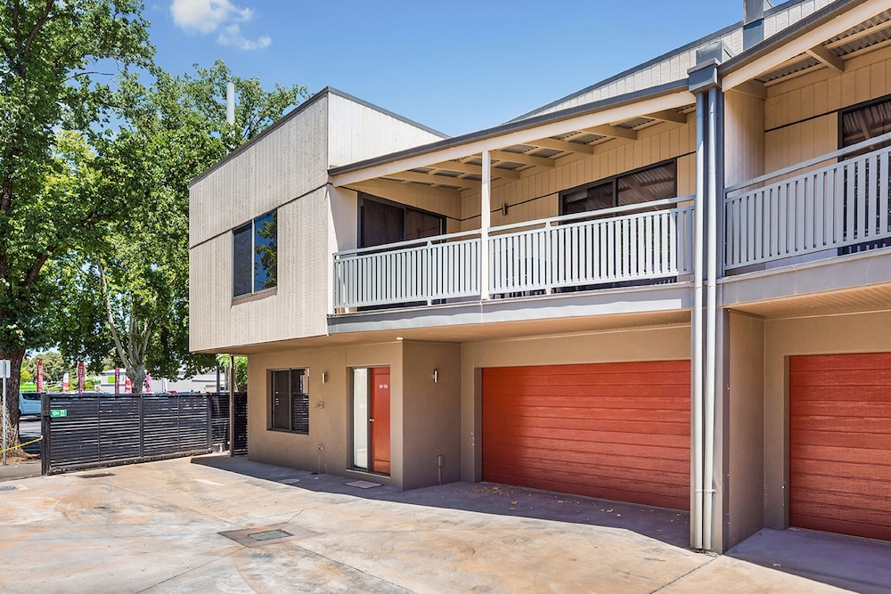National Hotel Complex and Bendigo Central Apartments