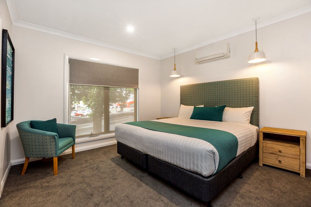 National Hotel Complex and Bendigo Central Apartments