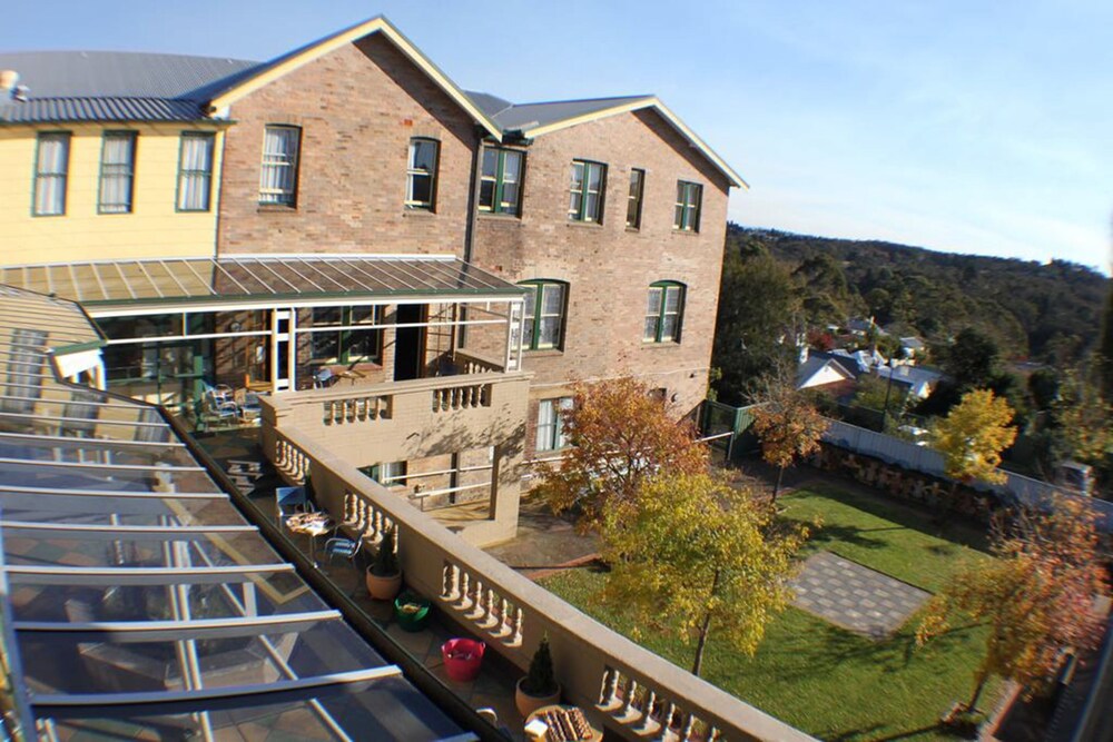 Courtyard view, Blue Mountains YHA - Hostel