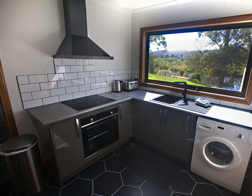 Private kitchen, The Shingles Riverside Cottages