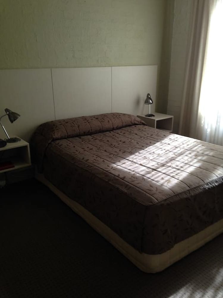 Francis Phillip Motor Inn AU165 Deals & Reviews (Singleton, AUS) Wotif Francis Phillip Motor Inn AU165 Deals & Reviews (Singleton, AUS) Wotif