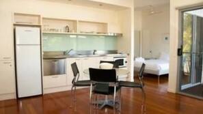 Full-sized fridge, microwave, hob, coffee/tea maker