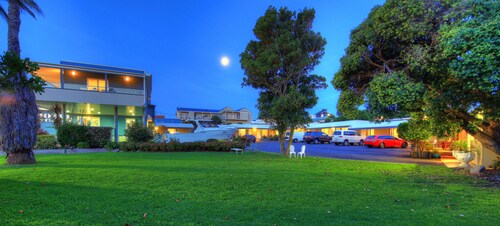 Pet Friendly Accommodation in Bermagui | Dog Friendly Hotels