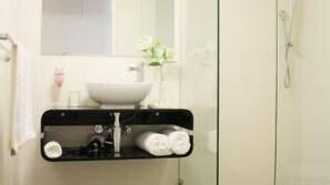 Shower, free toiletries, hair dryer