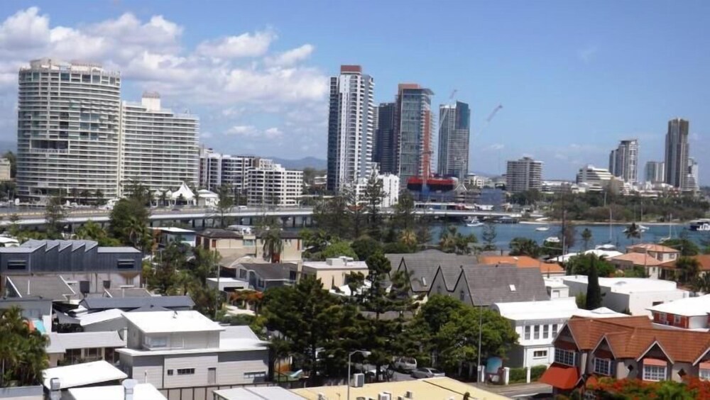 The Meriton On Main Beach