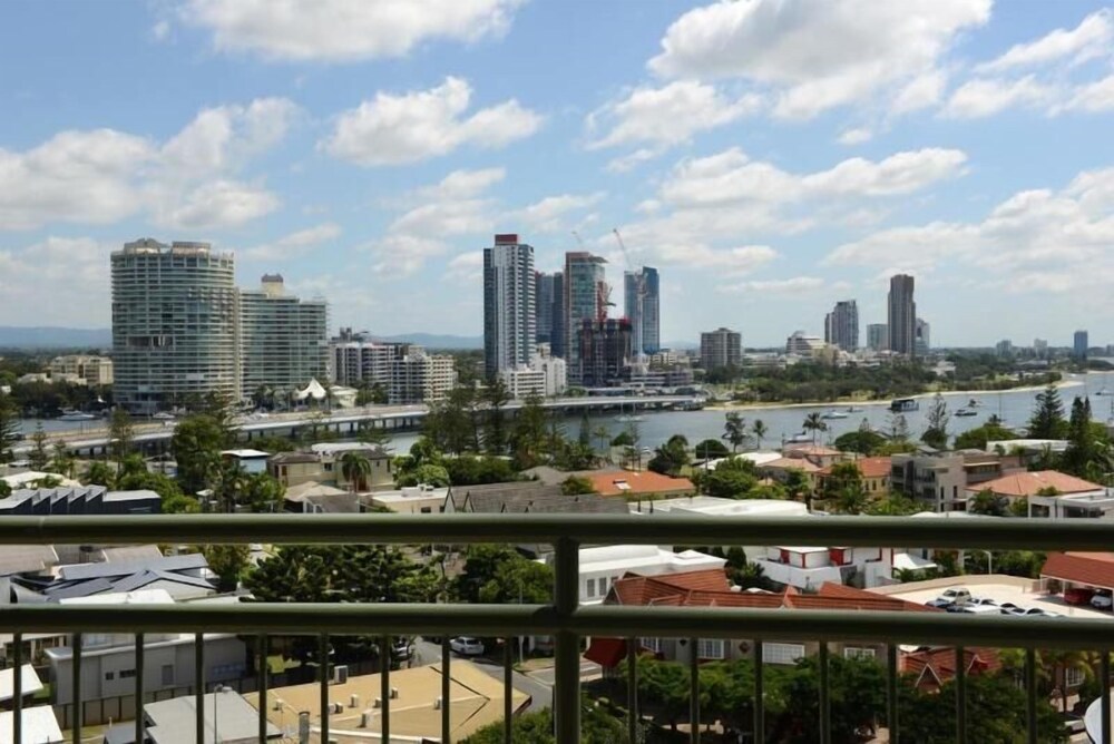 The Meriton On Main Beach