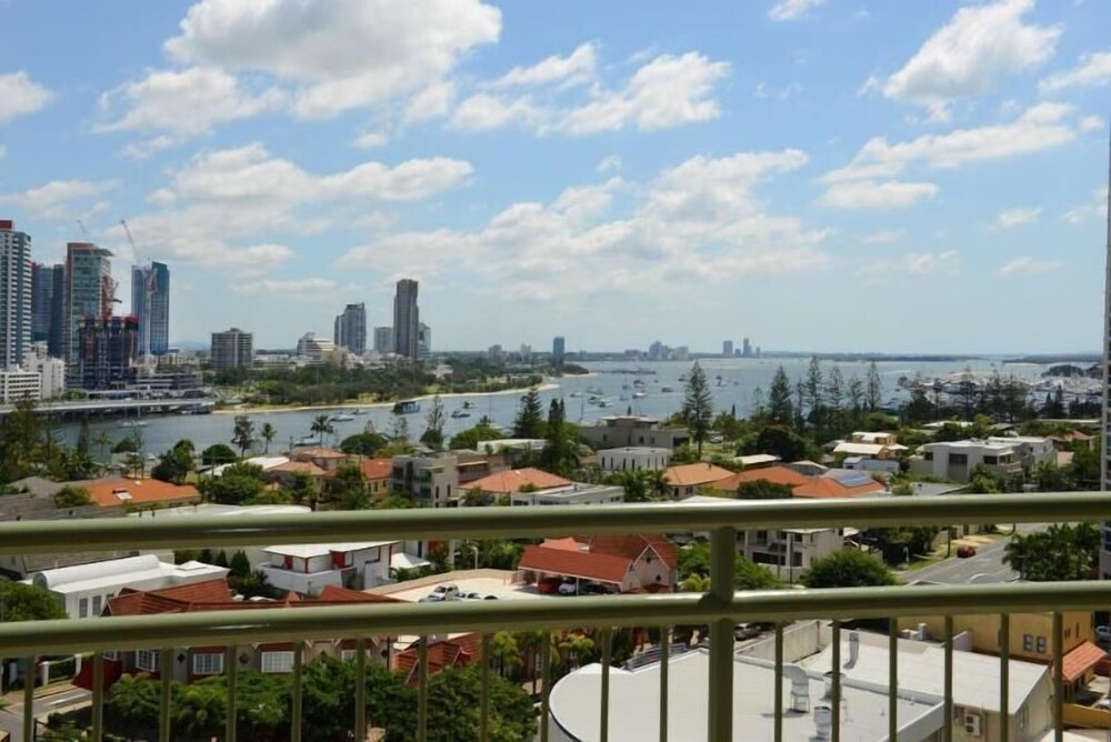 The Meriton On Main Beach