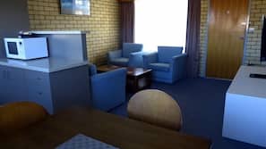 Iron/ironing board, free WiFi, linens