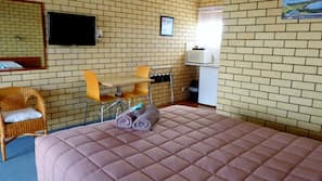 Iron/ironing board, free WiFi, linens