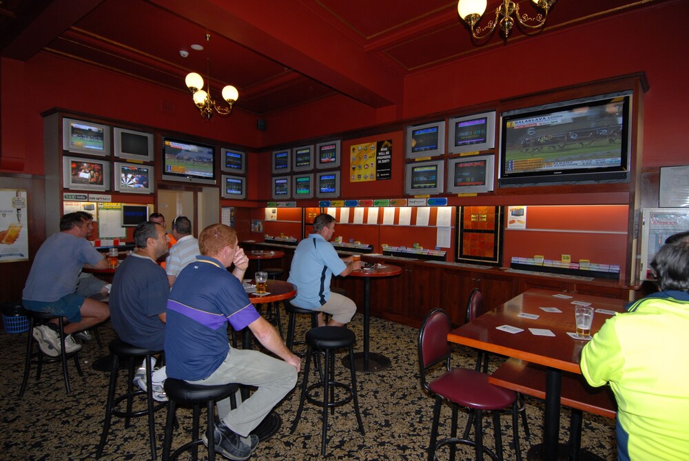 Sports bar, Captain Cook Hotel