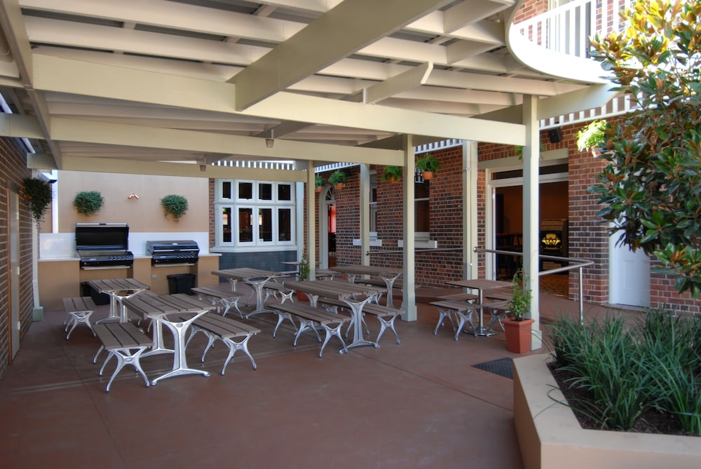 Terrace/patio, Captain Cook Hotel