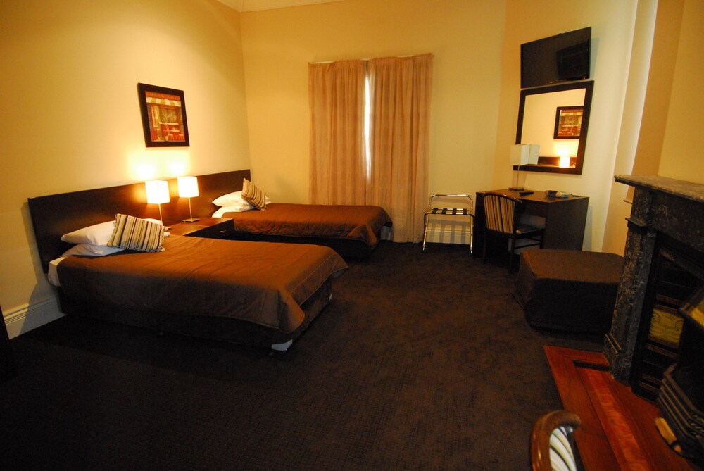 Room, Captain Cook Hotel