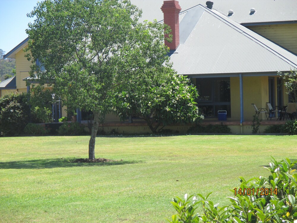 Tranquil Vale Vineyard & Cottages