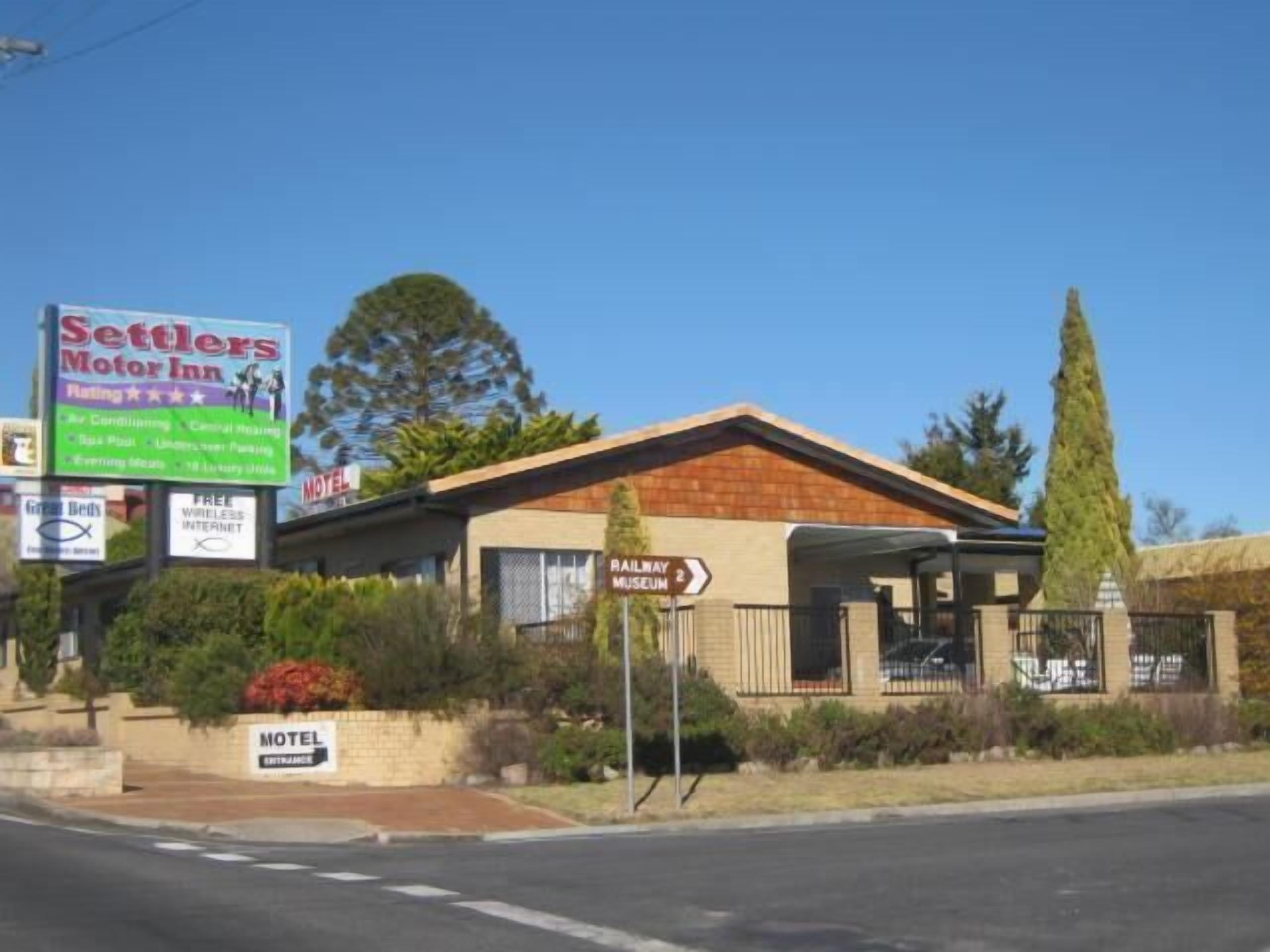 Settlers Motor Inn