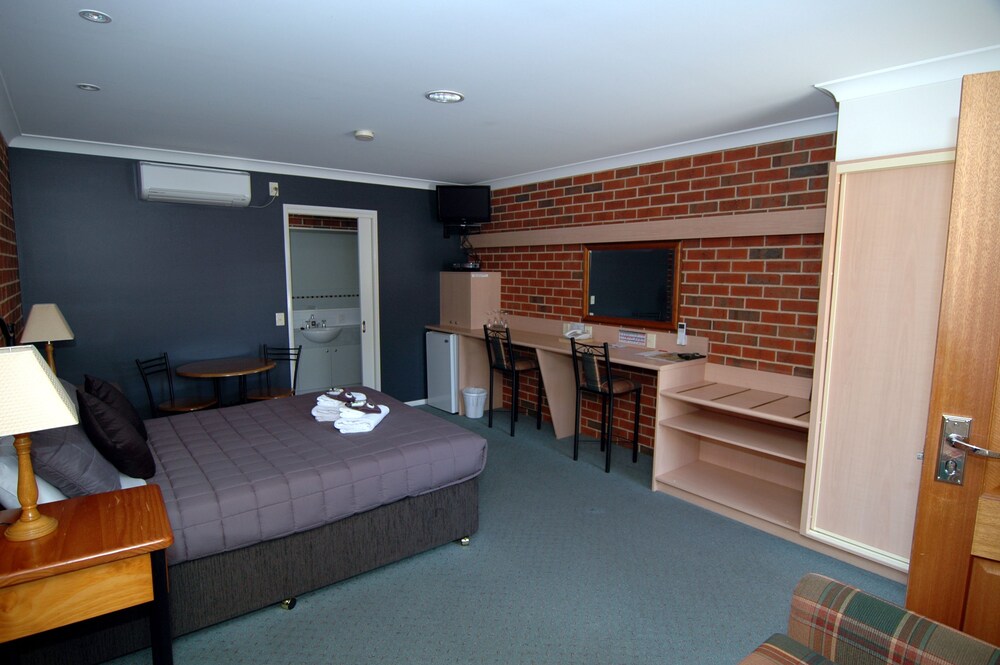 Promo [90% Off] Poachers Paradise Australia