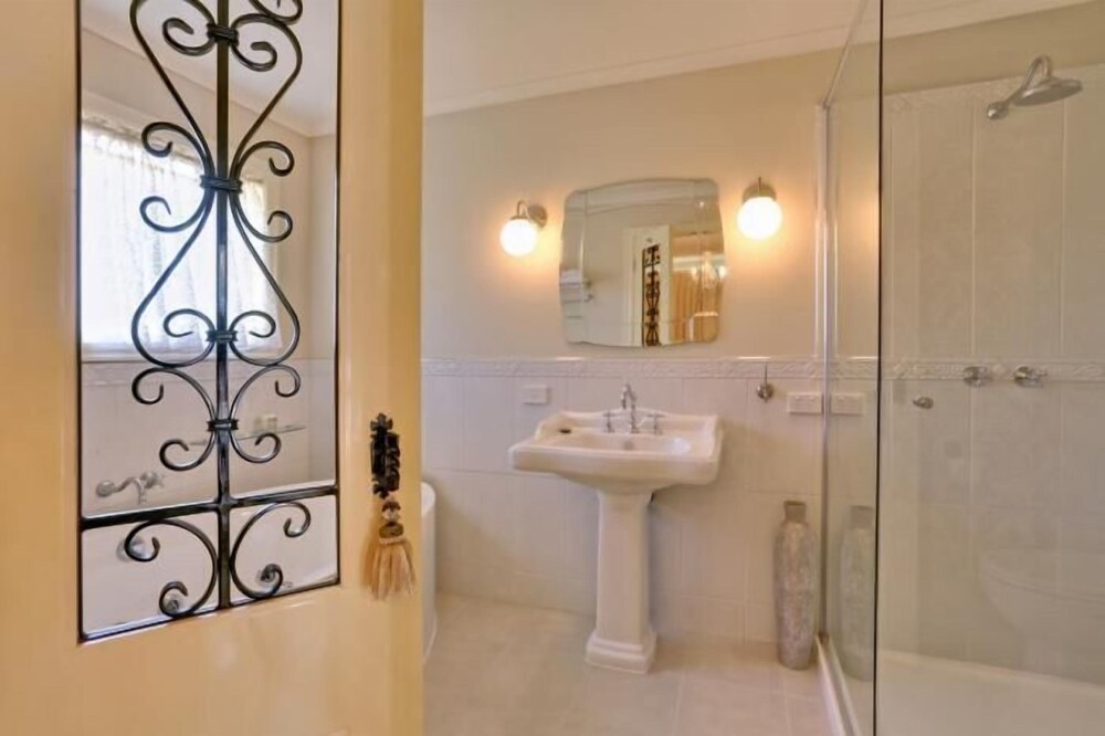 The Heart of Emerald Bed & Breakfast