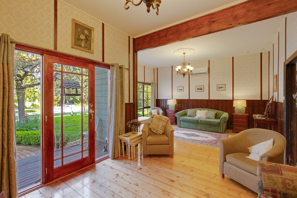 The Heart of Emerald Bed & Breakfast