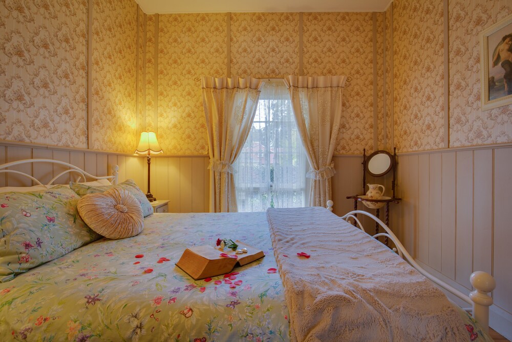 The Heart of Emerald Bed & Breakfast