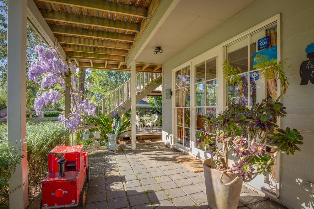 The Heart of Emerald Bed & Breakfast