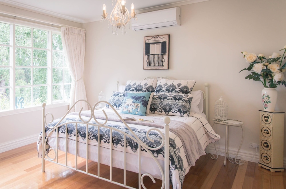 The Heart of Emerald Bed & Breakfast