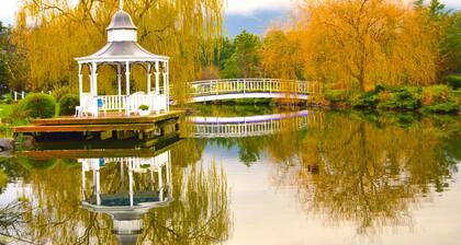 Lakeside Cottage