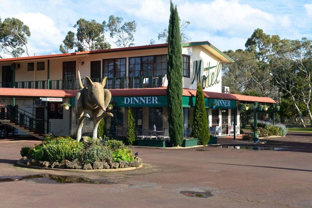 Bandicoot Motor Inn